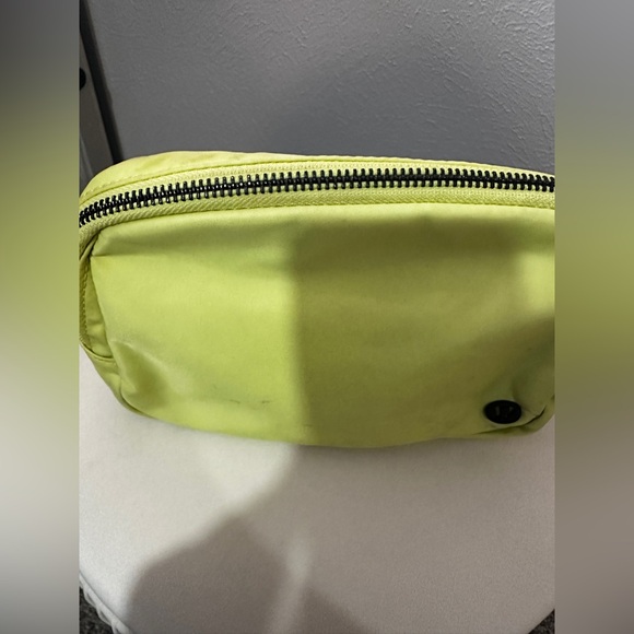 Lululemon Everywhere Belt Bag *1L-Lemon Vibe - Picture 7 of 12